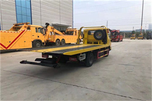 尖扎非事故拖车